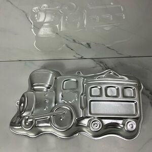VINTAGE 2003 WILTON Train Cake Pan